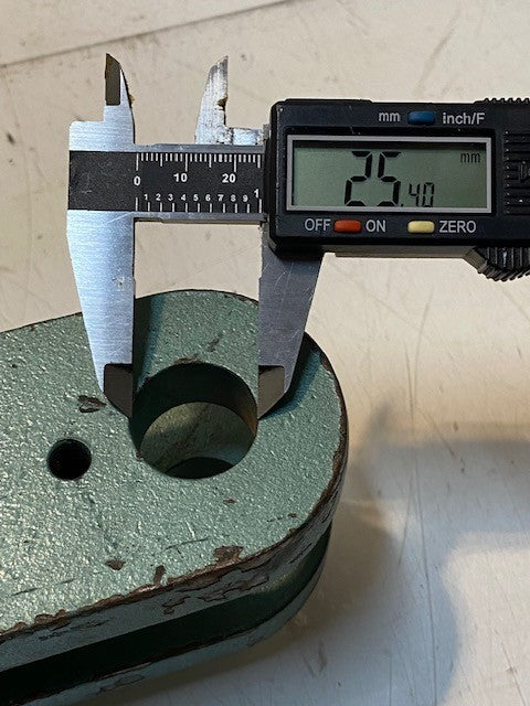 Hydraulic Cylinder 33-09-G | 19673C | 22-1/2" Long 6" Deep 4-1/2" Dia. 25mm Bore