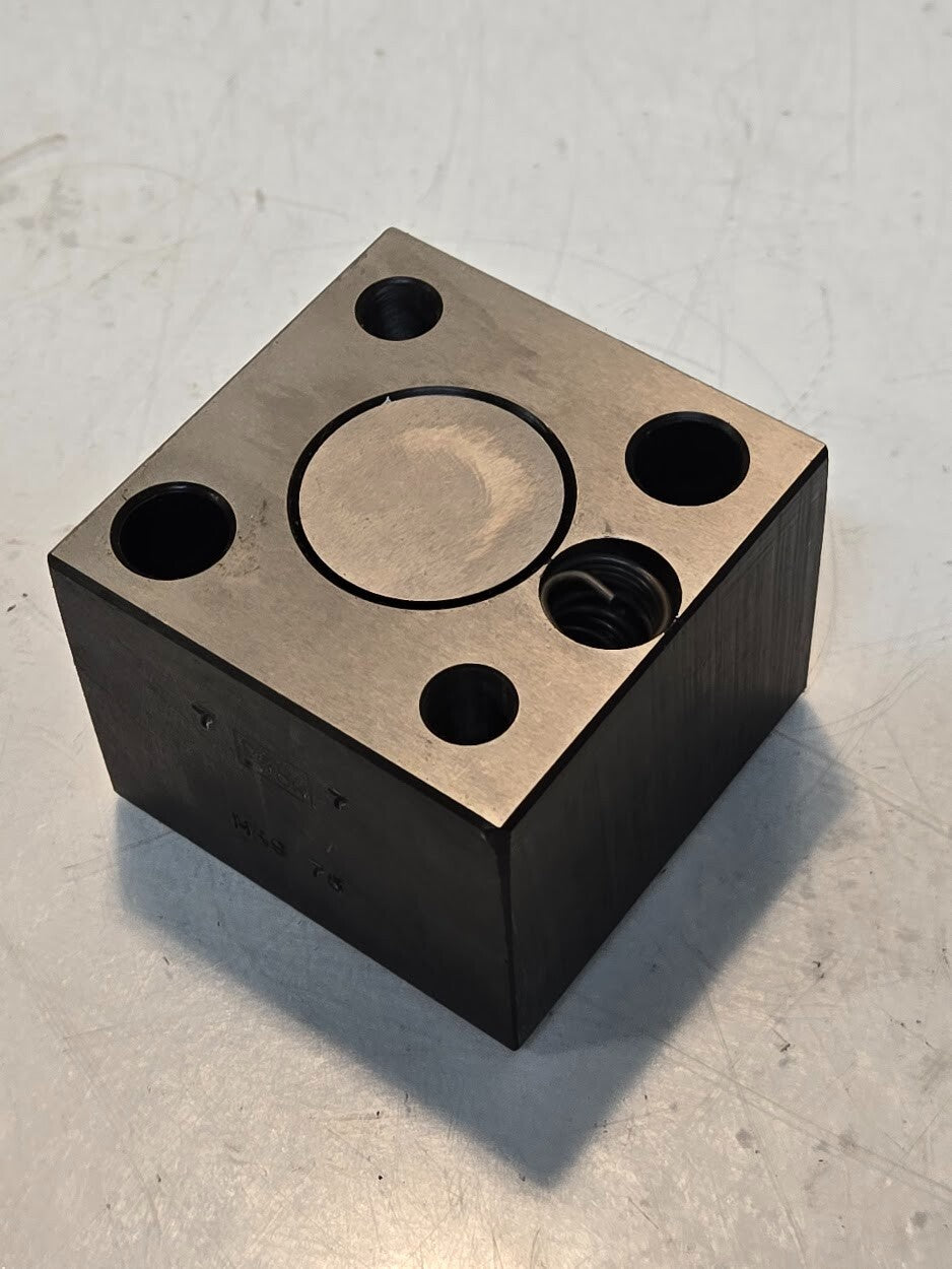 Dayton HRS-75 Square Ball Lock Punch Retainer 3/4" Bore 2-1/18" x 2-1/8" x 1-58"
