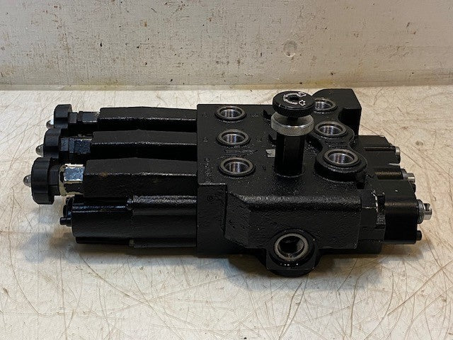 Sauer Danfoss Multi-Spool Hydraulic Directional Control Valve 345D RE191728