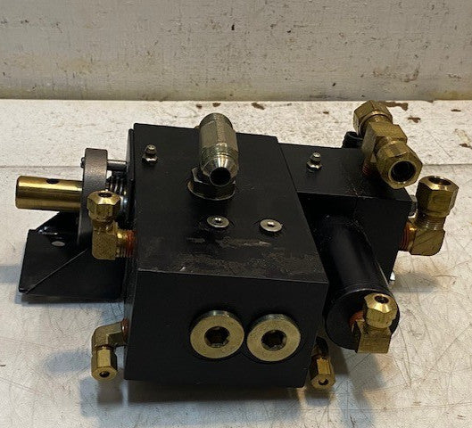 Hydraulic Semi-Trailer Master Valve 8" L x 10" W x 4-1/2" H