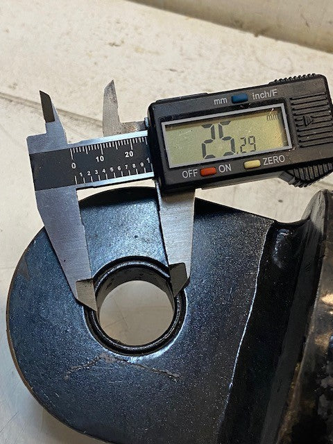 Hydraulic Cylinder 27" Long 4-1/2" Diameter 25mm Bore 35mm Thread