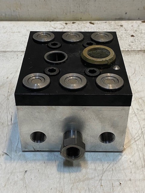 Staubli SPH 08 Hydraulic Manifold Block 5-1/4" Long 4-1/4" Wide 3" Tall