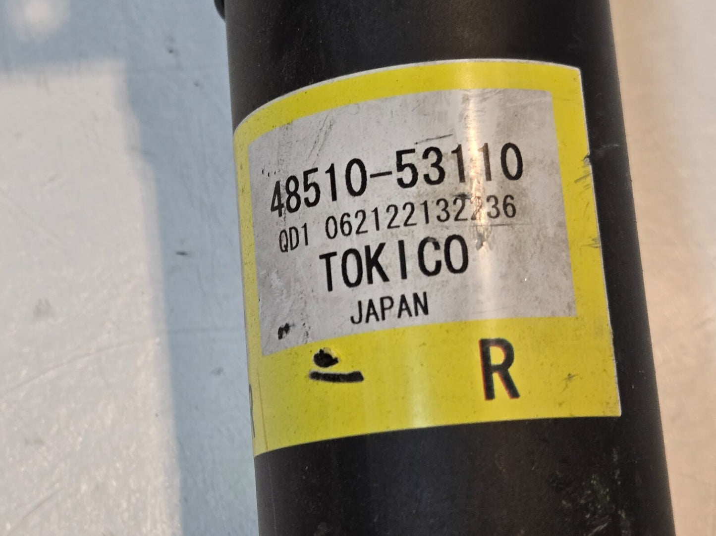 Tokico Right Side Shock Absorber 48510-53110 for Lexus | QD1 062122132236