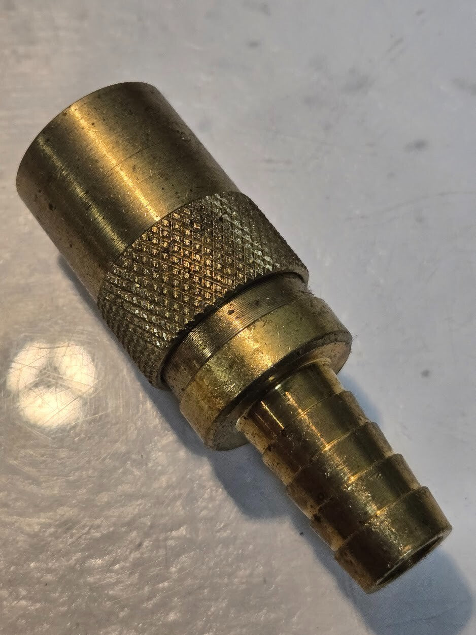 8 Quantity of Parker P300 Series 3/8" Quick Couplings 3/8" Hose Barb (8 Qty)