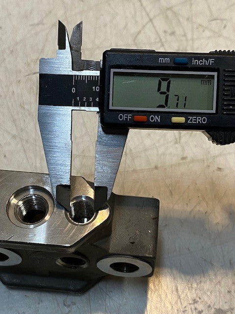 Hydraulic Valve Body Manifold CF8M 316 | 3-1/4" Long 2-3/8" Wide 34mm Bore