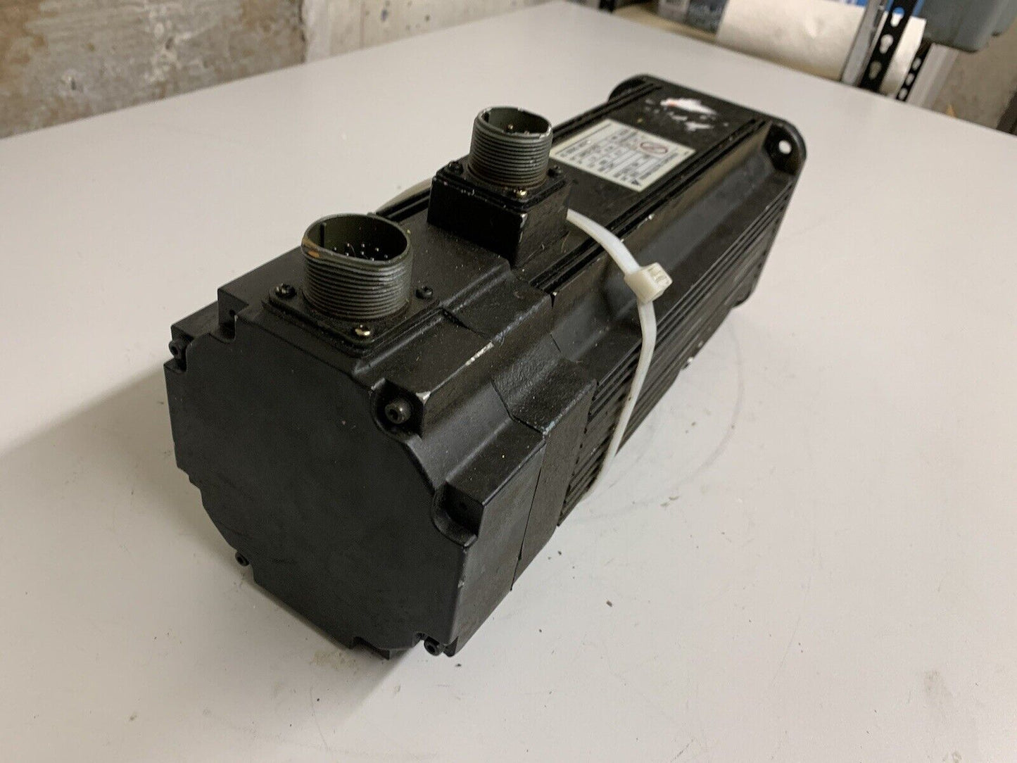 Yaskawa USAFED-13FS2 AC Servo Motor 1.3kW 1500 Rpm SLIGHTLY DAMAGED