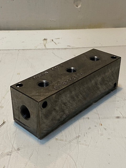 Daman Hydraulic Manifold Block 0212 DH1800304P 5-1/2" x 1-11/16" 11mm Top Holes