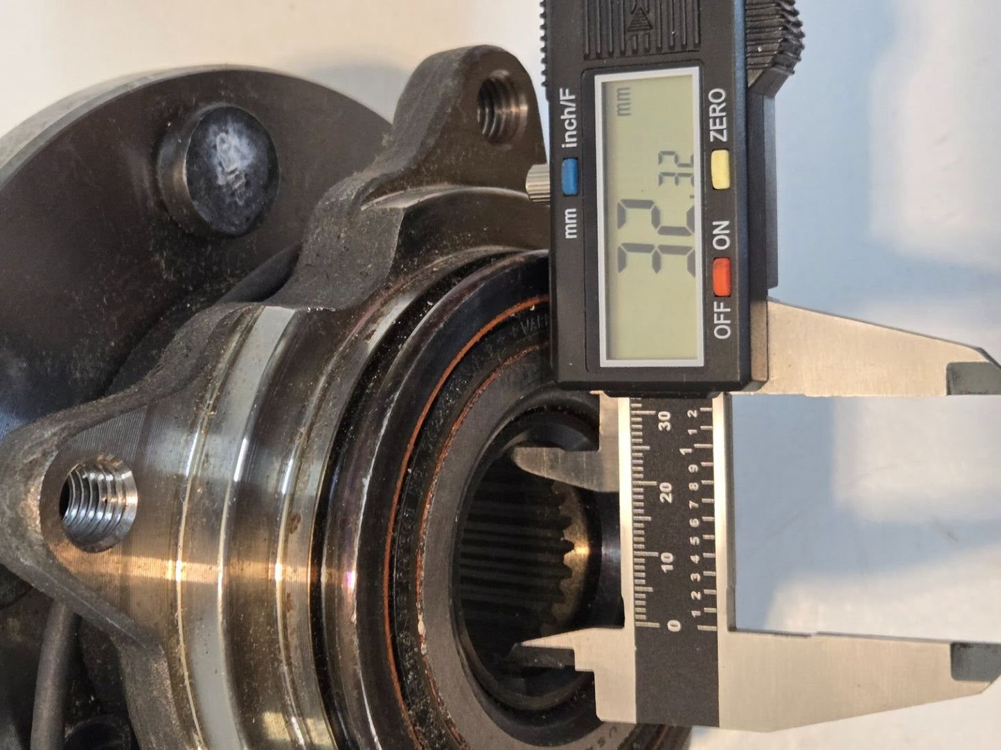 Wheel Hub and ABS Sensor 6F09KK 6960 | Wabco 441.0323000 | 5x120mm Bolt Pattern