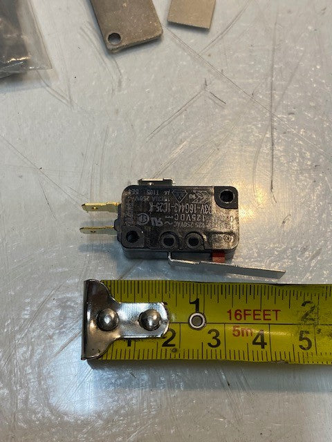 12 Quantity of NGO Switch Paddle Microswitches D3V-16G443-1C25-K (12 Quantity)