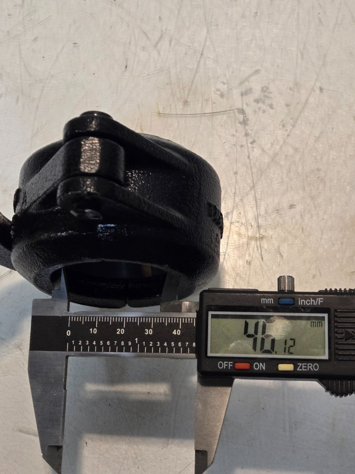 Shurjoint Black Hinged Lever Grooved Coupling G28 | 1-1/2" | 1-1/2"/48.3