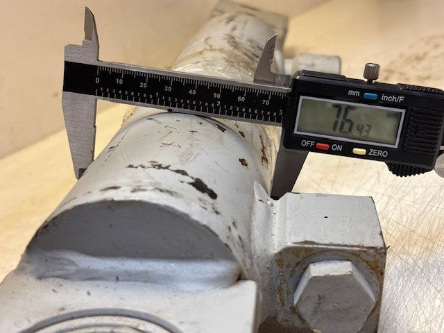 Hydraulic Cylinder 26" Length 1-1/2" Shaft | 9488-05 | 948 24A | WB2313704