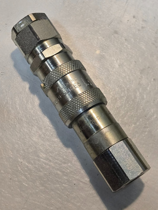 Aeroquip FD49 Series 2929 3/8" Quick Disconnect Hydraulic Valve 1/2" FNPT Ends