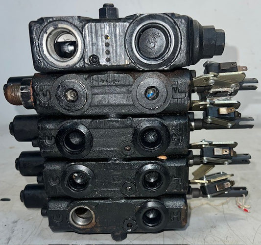 Husco International Sectional Hydraulic Directional Control Valve 97E72-40020