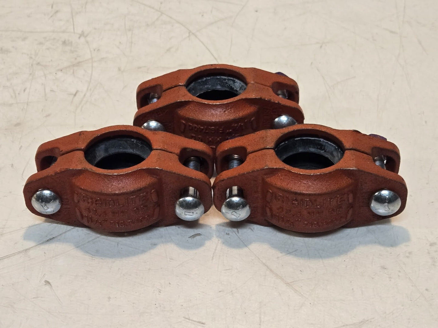 3 Quantity of Rigidlite 1 1/4" Grooved Couplings Fig. 7400 42.4mm (3 Quantity)
