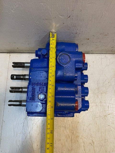 Vickers Hydraulic Directional Control Valve 572842, CPN 2390563, 989536