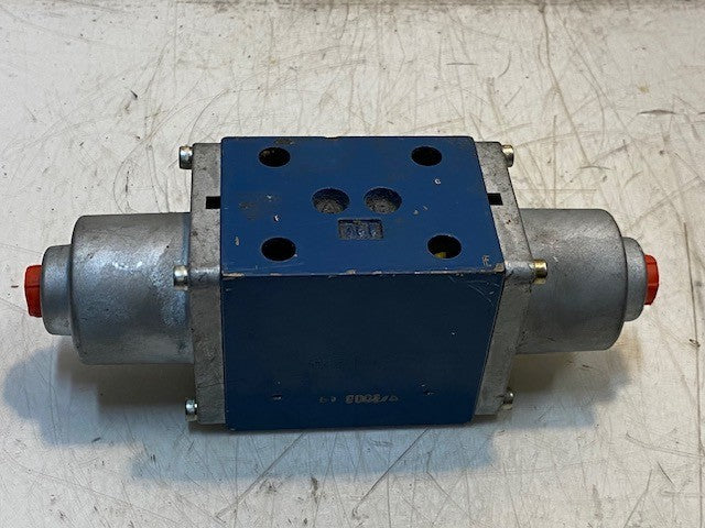 Hydraulic Directional Control Valve 821149EE 9" L 3-3/16" W 2-3/4" H 11mm Holes