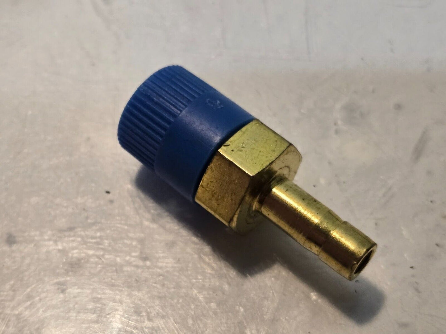 12 Quantity of Parker 4-4 T2HF-B 1/4" CPI Tube Fittings 1/4" Comp x Tube (9 Qty)