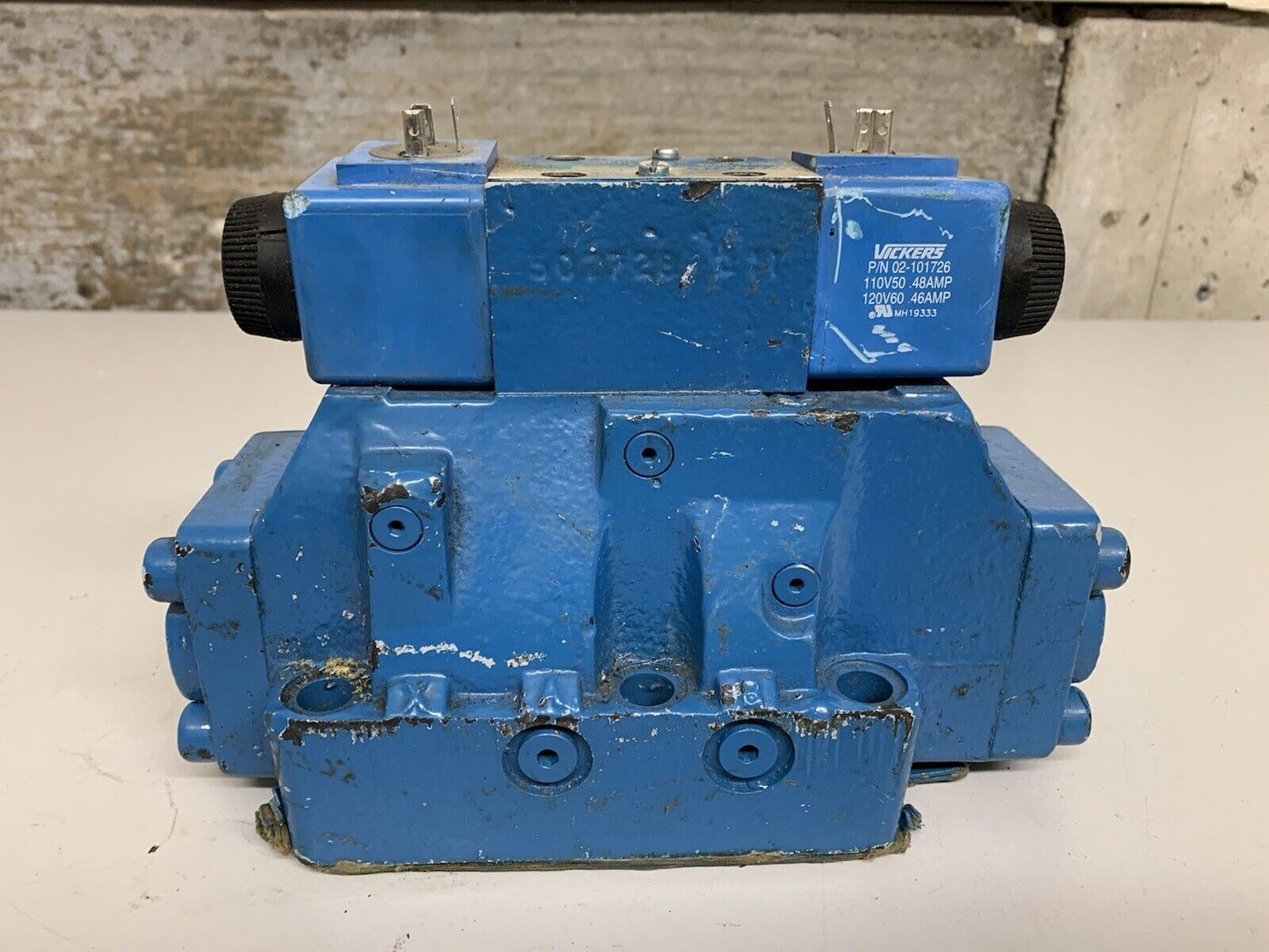 DG4V-3S-6C-M-U-B5-60 Eaton Vickers Hydraulic Valve DG5S-8-521C-M-U-B5-30-EN401