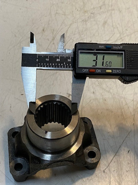 Axle Flange Yoke Pinion 24-Spline 32mm Bore 48mm OD 3-1/2" Long 2-7/16" Wide