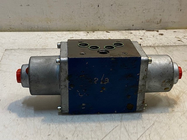 Hydraulic Directional Control Valve 821149EE 9" L 3-3/16" W 2-3/4" H 11mm Holes