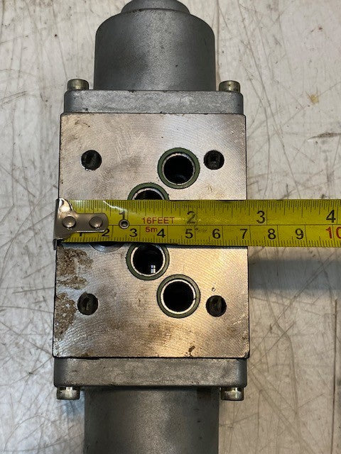 Hydraulic Directional Control Valve 821149EE 9" L 3-3/16" W 2-3/4" H 11mm Holes