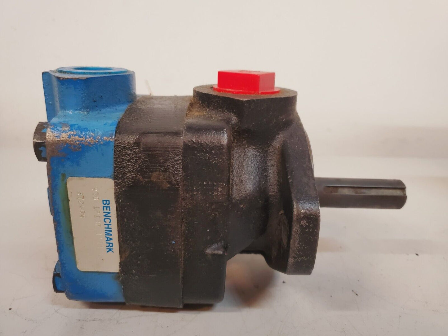 Benchmark Hydraulic Pump V201P13P1A11 | LH | 372606 | 300130