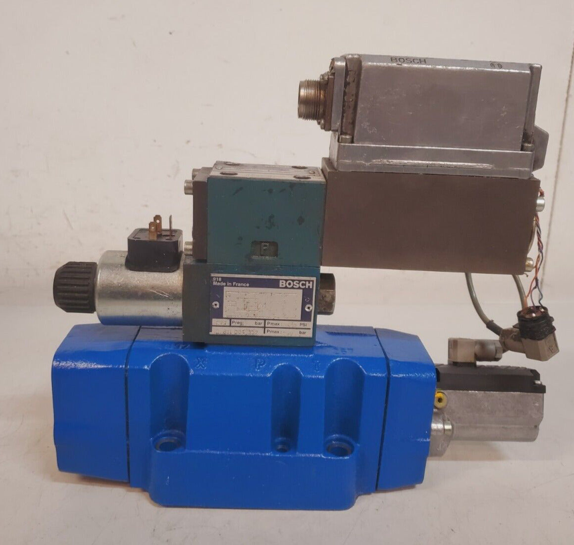 Bosch Hydraulic Proportional Directional Control Valve 0811404607 | 0811004102