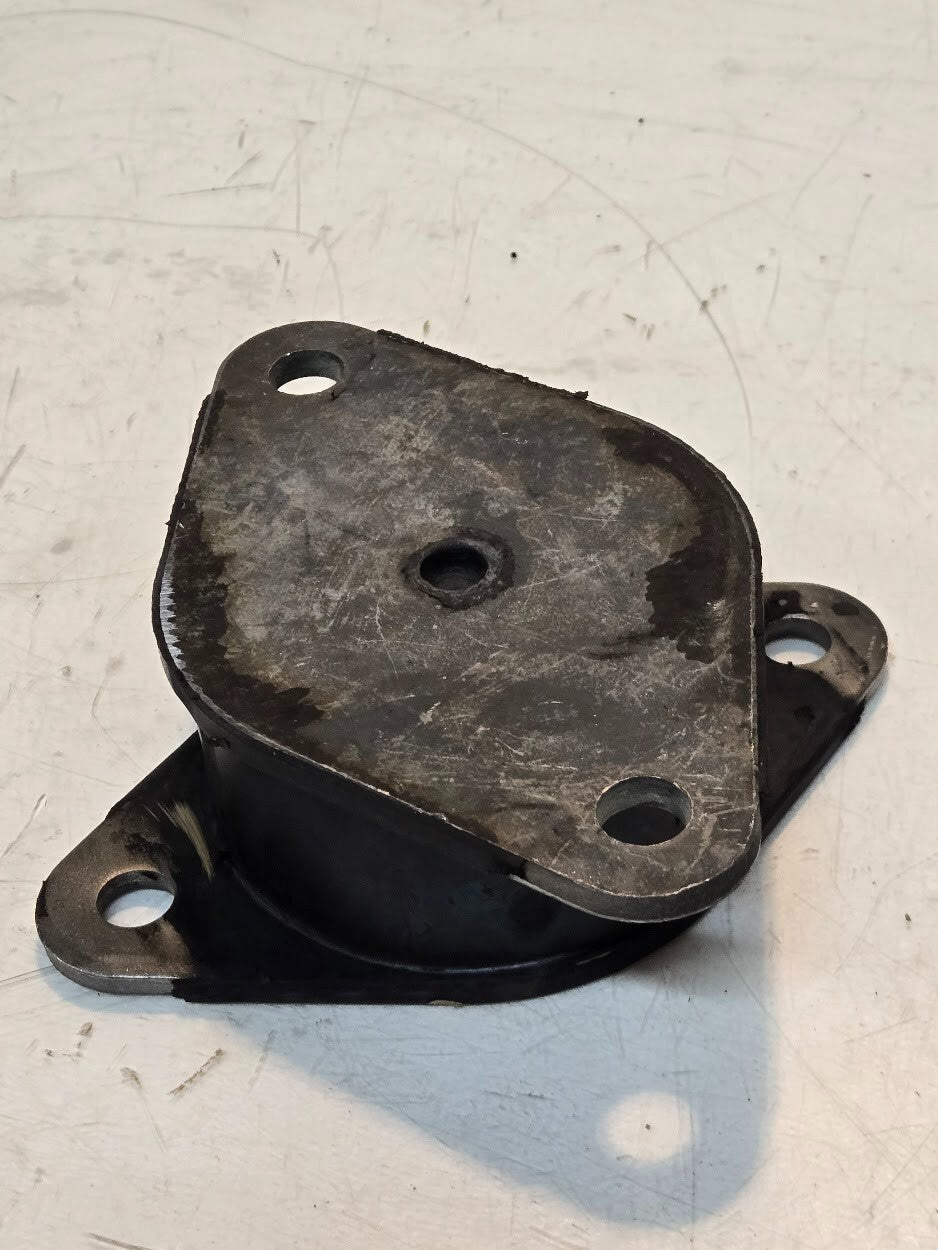 Sandwich Mount Block 250434-1 | 14.25mm Mounting Holes | 7" Wide Flanges