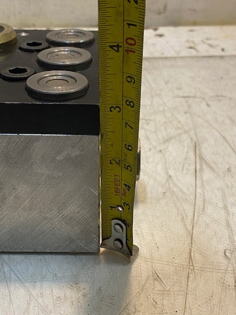 Staubli SPH 08 Hydraulic Manifold Block 5-1/4" Long 4-1/4" Wide 3" Tall