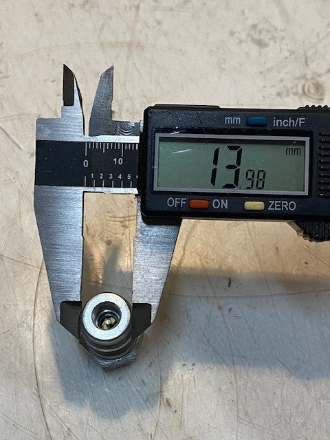 13 Quantity of Hydraulic Quick Coupler Plugs 29mm Long 17mm OD 7mm ID (13 Qty)