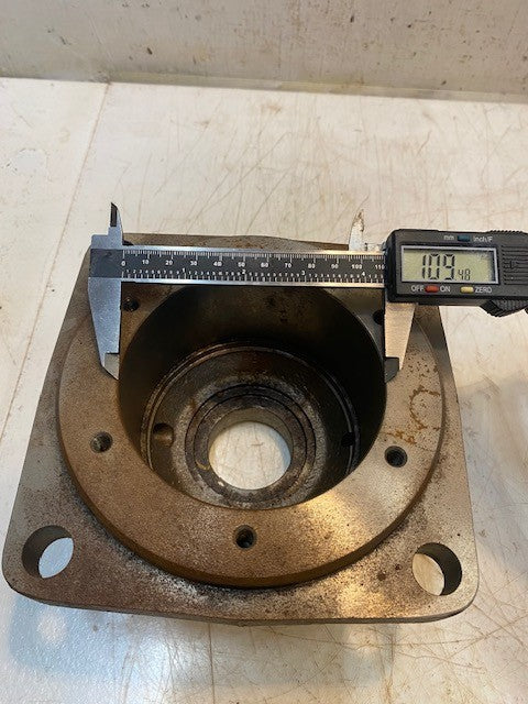 Hydraulic Motor Housing Mounting Flange 2K28 | 109mm Bore