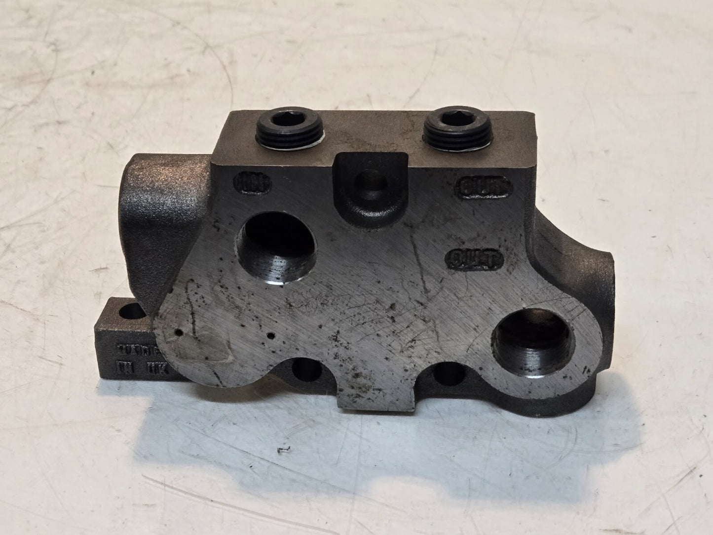 Hydraulic Manifold RSM 4 | 1/2 in FPT Side Inlet | 3/4 in FPT Face Inlet/Outlet