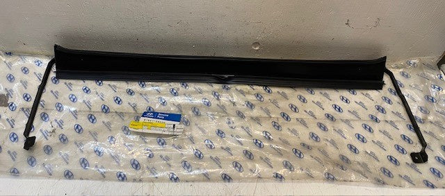 Hyundai 81621-29000 Rear Drip Rail 29-1/2" Long 3" Wide