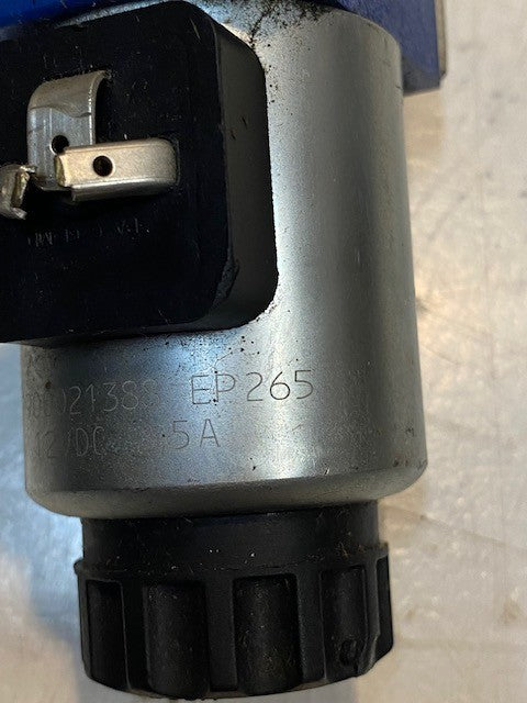 Rexroth R900567497 Hydraulic Double Solenoid Directional Valve USED