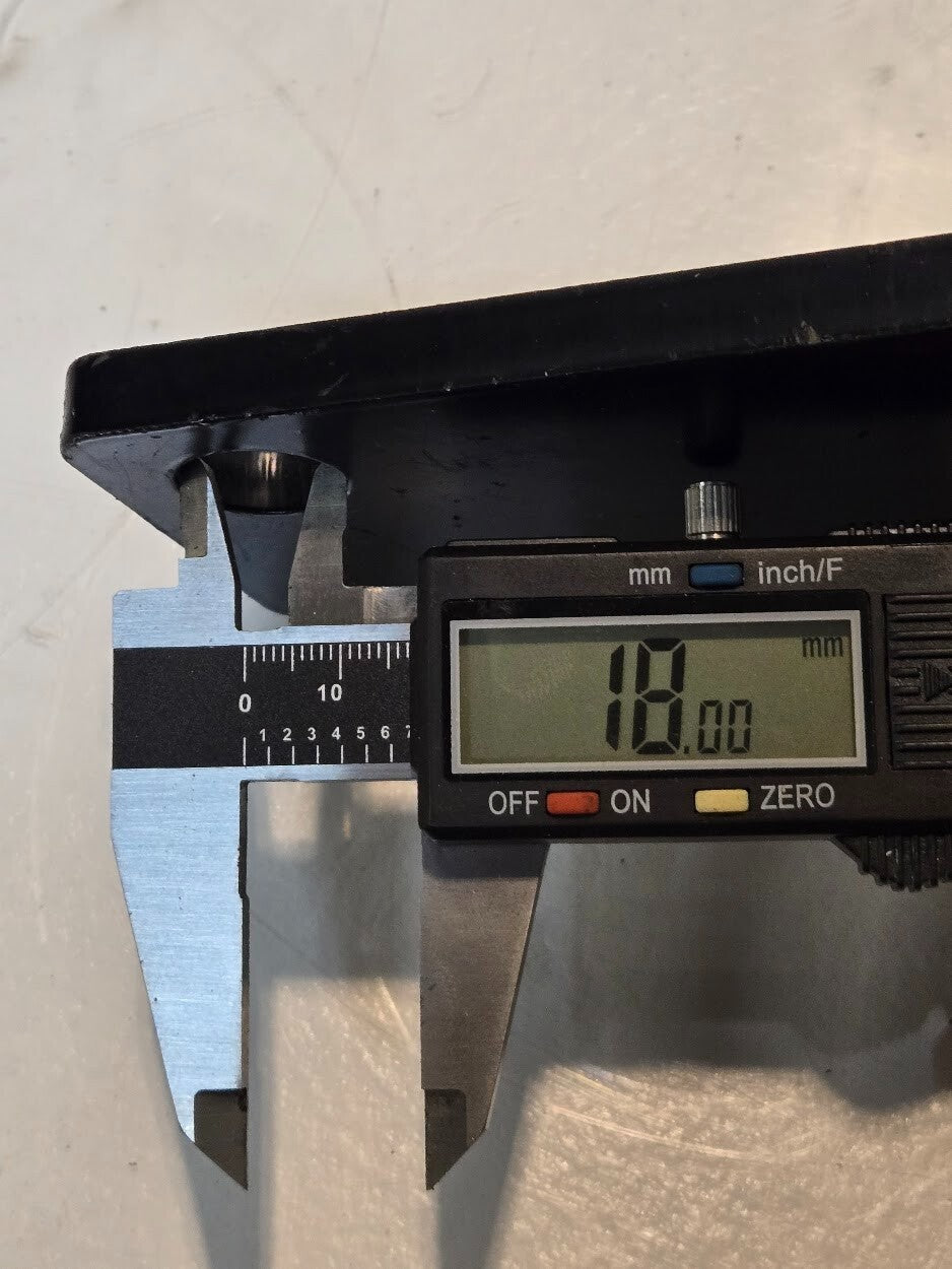 Roadmaster B721 Axle Bracket RH for Sprinter Van | 7" x 5-1/2" x4"