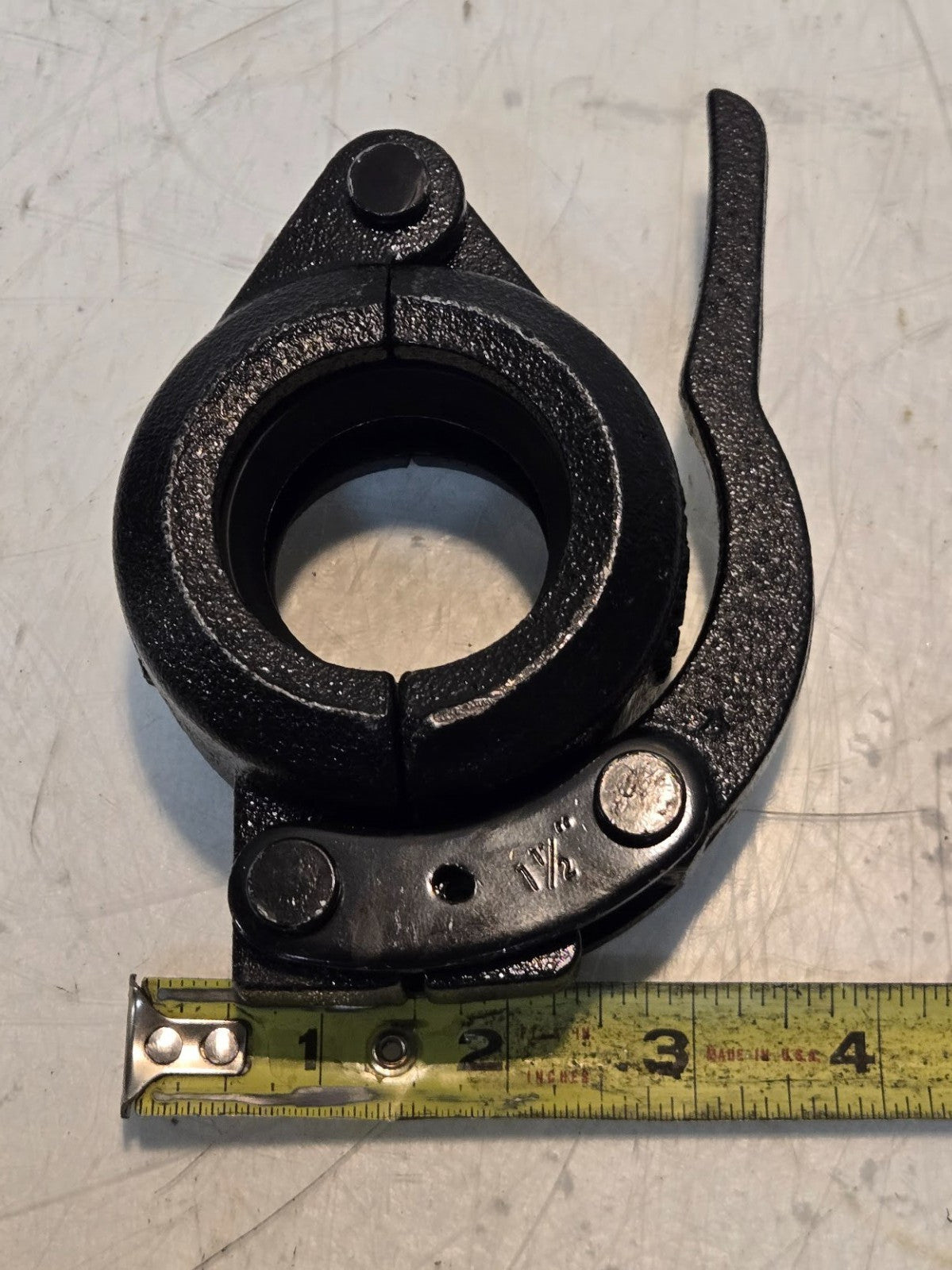 Shurjoint Black Hinged Lever Grooved Coupling G28 | 1-1/2" | 1-1/2"/48.3