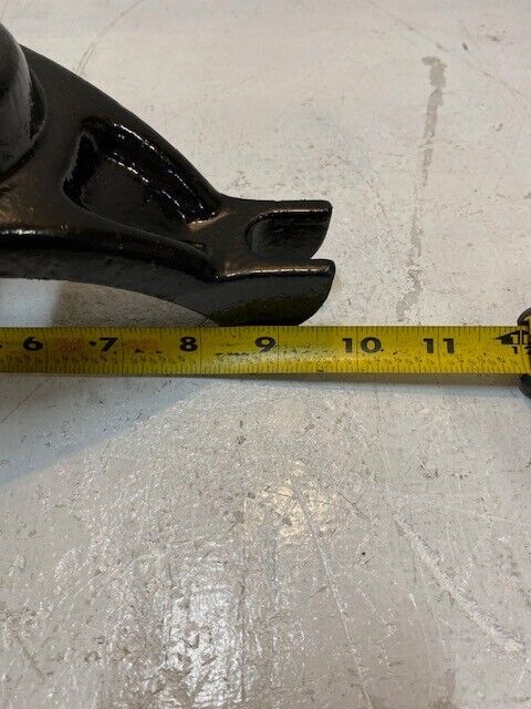 Romac Saddle Clamp 6.63-7.60 | 9-1/2" Long 4" Height 4" Wide 27mm Bore