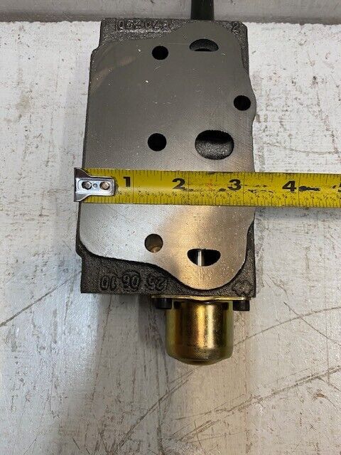 Hydraulic Direct Control Valve 052029 | 250610 5-1/2" x 3-1/4"