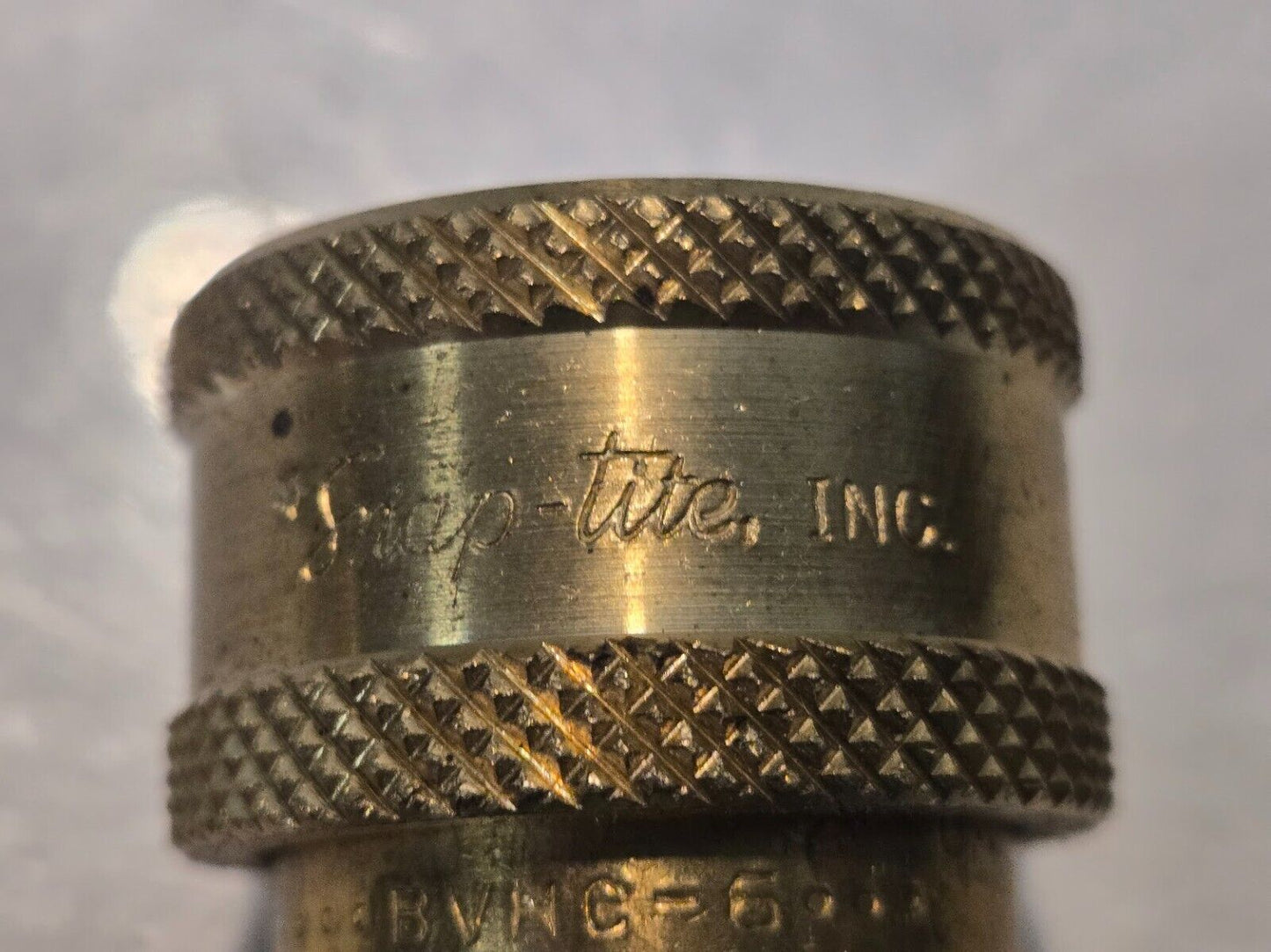 Snap-Tite BVHC-6 3/8" Quick Connect Coupling A021-2 3/8" FNPT 3/8" Quick Connect