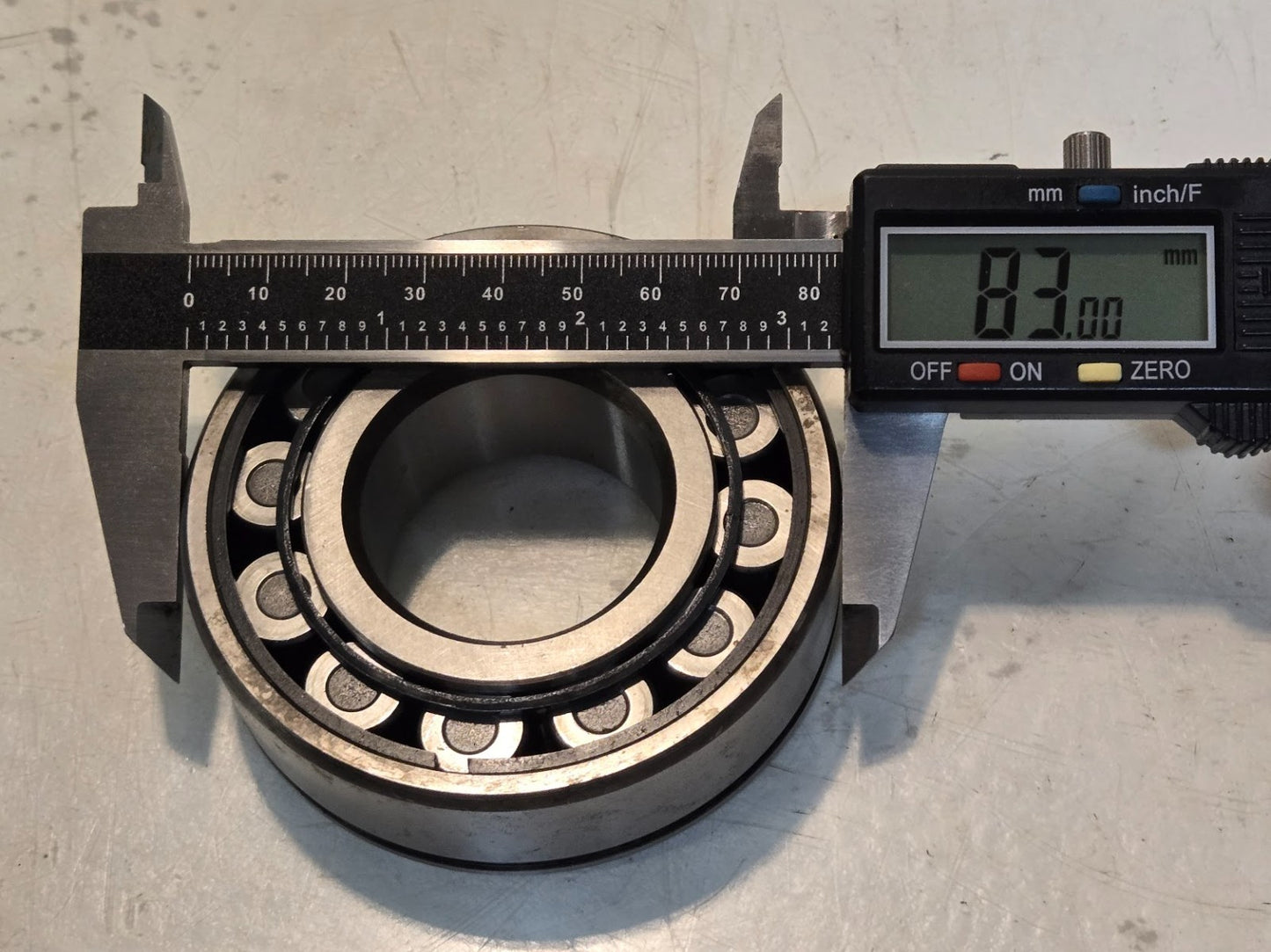 LBC Cylindrical Roller Bearing 4302712 | 83 mm OD x 38 mm Bore x 25.4 mm Thick