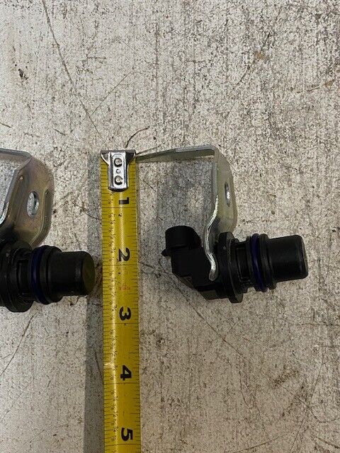 2 Qty of Camshaft Position Sensors 1807339C94 (2 Quantity)