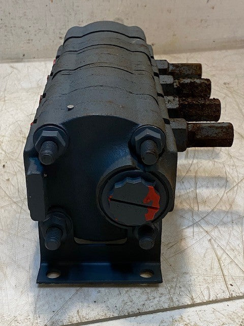 Four-Section Gear Type Hydraulic Flow Divider Combiner 13" Long 7" Wide 5" Tall