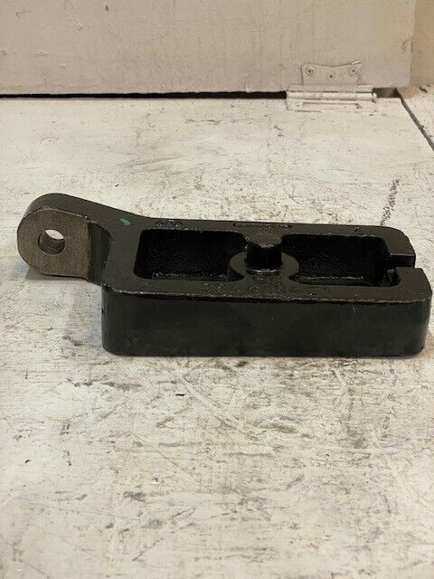 Navistar Front Shock Absorber Axle Bracket Right 5C 3844194C 10113J