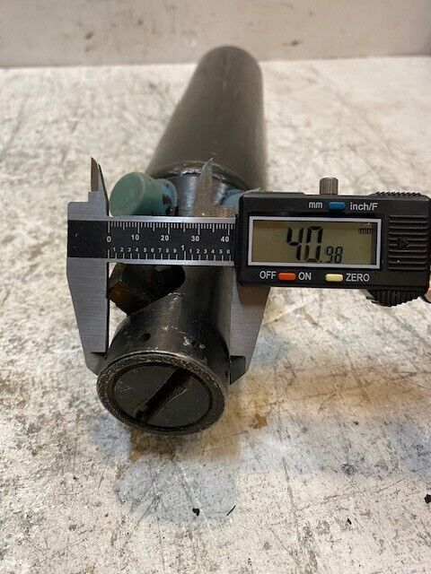 Hydraulic Cylinder C36556 | A8 800 250 81 | 17-3/4" Long 70mm OD 22mm Thread