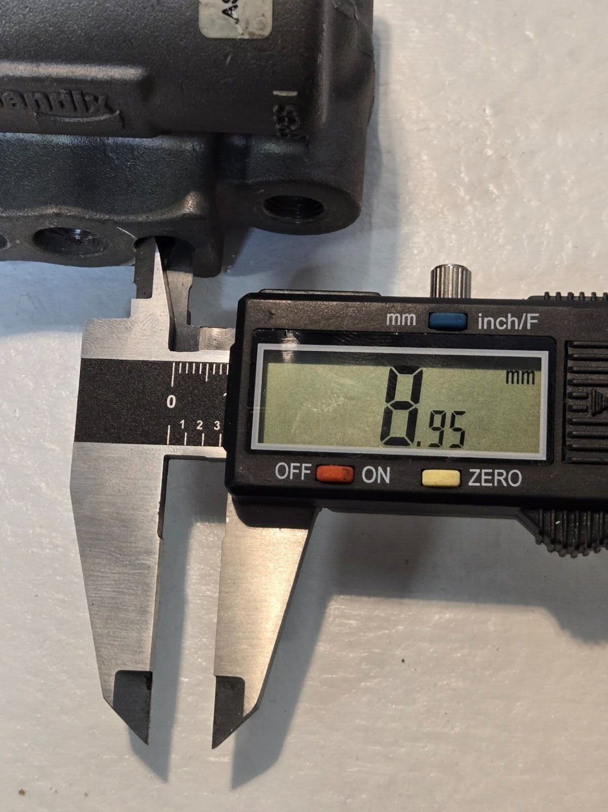 Bendix Air Brake Governor Valve 5010669 D-2A | 105-130 PSI | T-293975-J | 45013