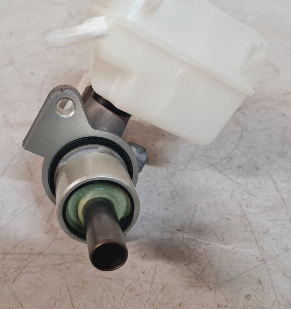 Delphi Brake Master Cylinder Vacuum Booster Pump with Oil Tank 5617 | FA3364