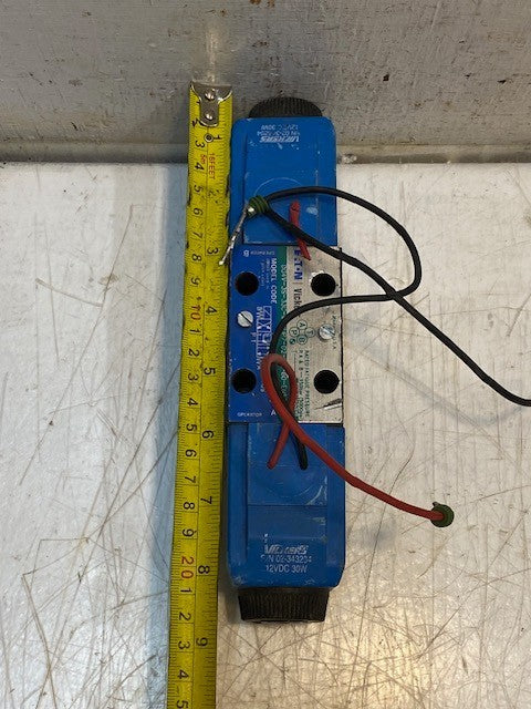 Eaton Vickers Hydraulic Solenoid Valve Used DG4V-3S-33C-M-KUP7-D2-G5-60-EN534