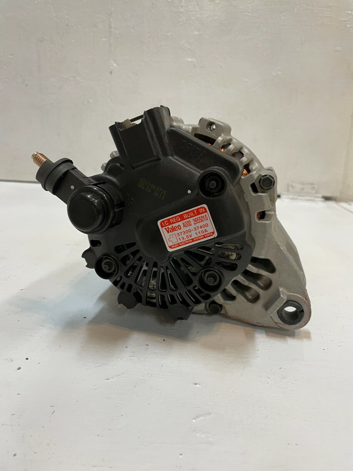 Valeo Remanufactured Alternator A000 2655010 / 37300-37400 Slightly Damaged