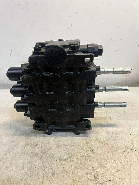 Husco 3-Spool Hydraulic Control Valve J03A5971 | 8520304 | 5000C404 Assembly