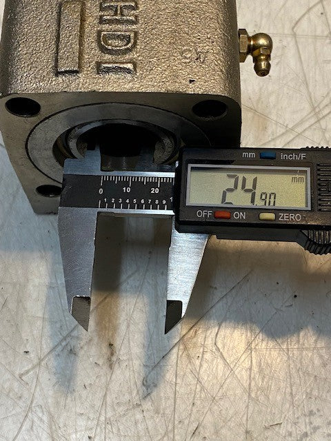Overhung Load Adapter HD1 25mm Shaft OD 25mm Bore 10mm Holes 6" L 3-1/16" W